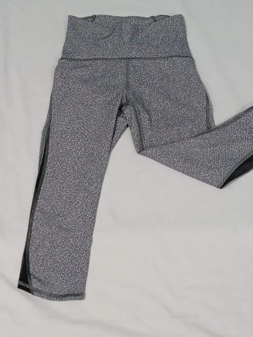 Lululemon Crop Leggings Women's Size 4 Gray Black Mesh Athletic Yoga Pants